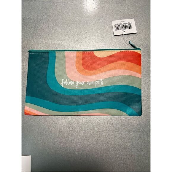 ‎Thrive Cosmetics Makeup Pouches - Picture 5 of 10